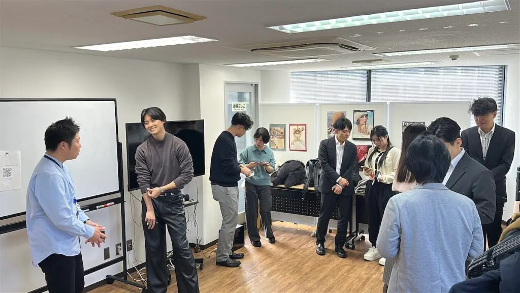 NOBORIBA SES交流会の様子 1 — 立席スタイルで名刺交換・歓談する参加者