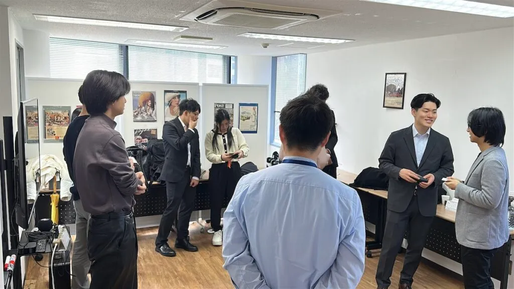 NOBORIBA SES交流会の様子 3 — 立席スタイルで名刺交換・歓談する参加者